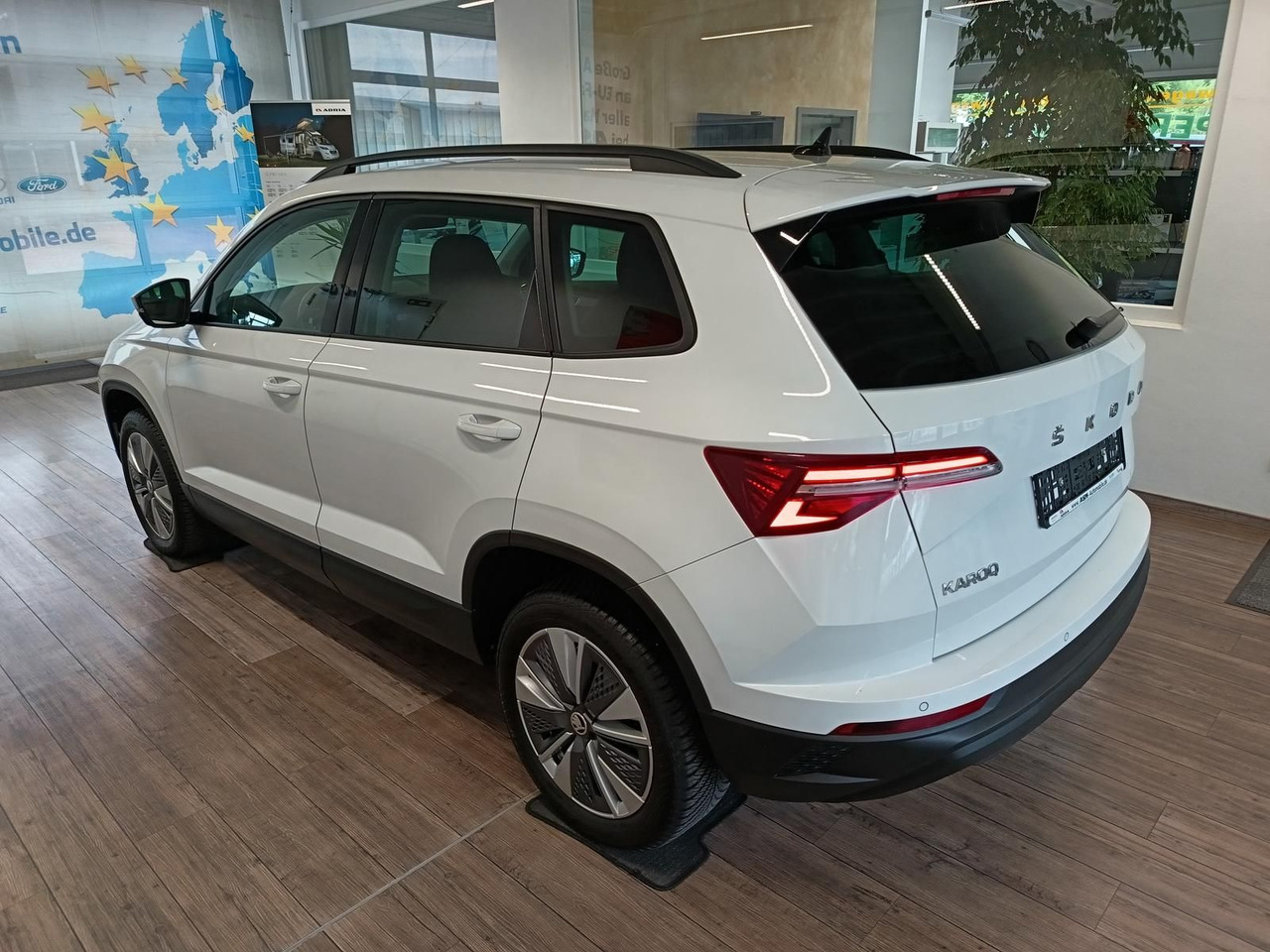 Skoda Karoq Style 1,5TSI DSG*AHK-VORBER*NAVI*LED*R-KAM - SUV/ Geländewagen: das Bild 4 Skoda Karoq Style 1,5TSI DSG*AHK-VORBER*NAVI*LED*R-KAM - SUV/ Geländewagen: das Bild 4