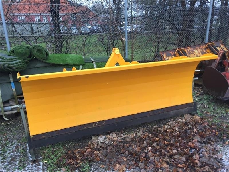 FM 2,5M - Schneepflug für Landmaschine: das Bild 1 FM 2,5M - Schneepflug für Landmaschine: das Bild 1