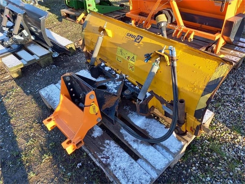 GMR FS1300L Med Stiga Titan ophæng - Schneepflug für Landmaschine: das Bild 3 GMR FS1300L Med Stiga Titan ophæng - Schneepflug für Landmaschine: das Bild 3