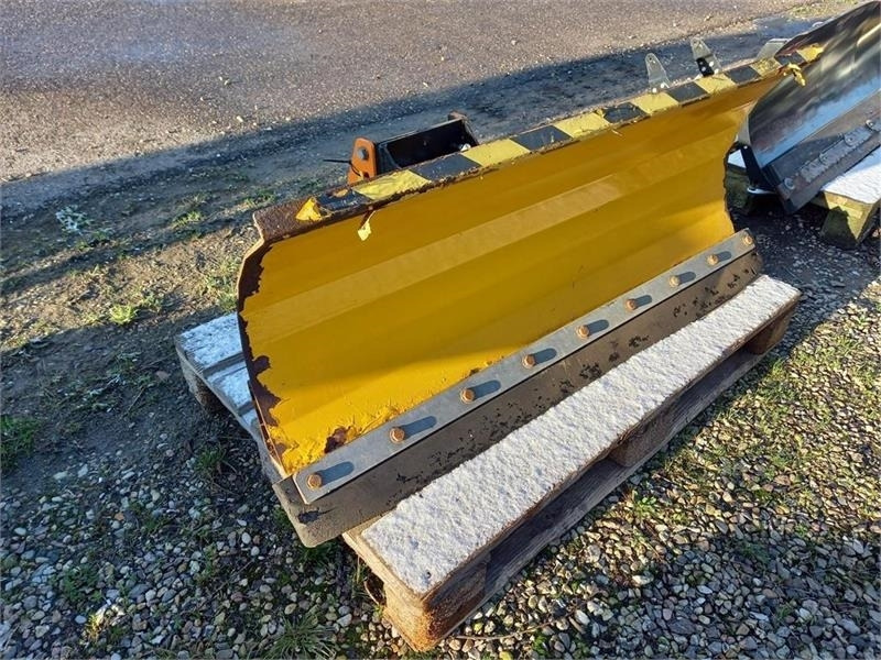 GMR FS1300L Med Stiga Titan ophæng - Schneepflug für Landmaschine: das Bild 1 GMR FS1300L Med Stiga Titan ophæng - Schneepflug für Landmaschine: das Bild 1