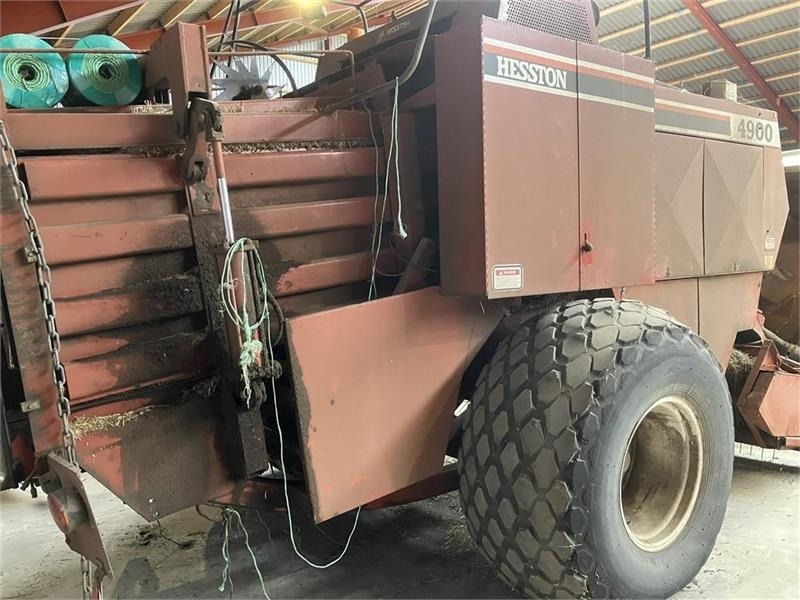 Hesston 4900 - Packenpresse: das Bild 2 Hesston 4900 - Packenpresse: das Bild 2