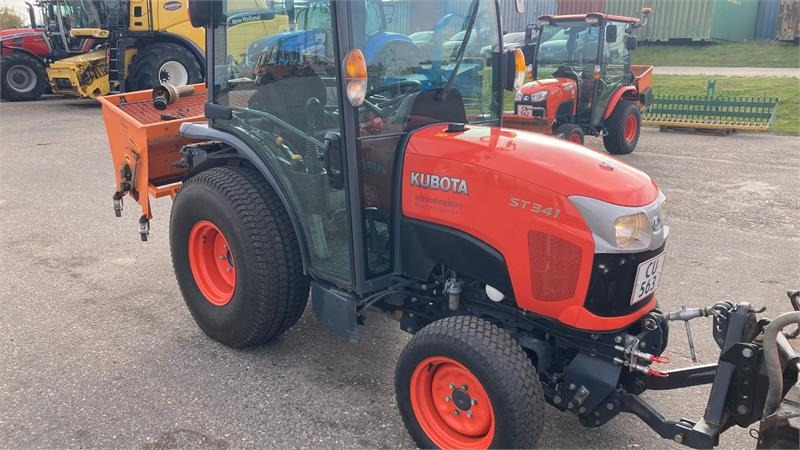Kubota ST341 inkl. 150 cm kost og udlægger - Kommunaltraktor: das Bild 4 Kubota ST341 inkl. 150 cm kost og udlægger - Kommunaltraktor: das Bild 4