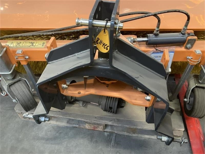 Nesbo FM 1500 P 1000H PTO - 3 pkt. 1 - Kehrbesen: das Bild 4 Nesbo FM 1500 P 1000H PTO - 3 pkt. 1 - Kehrbesen: das Bild 4