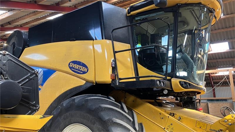 New Holland CX8.90 SLH - Mähdrescher: das Bild 1 New Holland CX8.90 SLH - Mähdrescher: das Bild 1