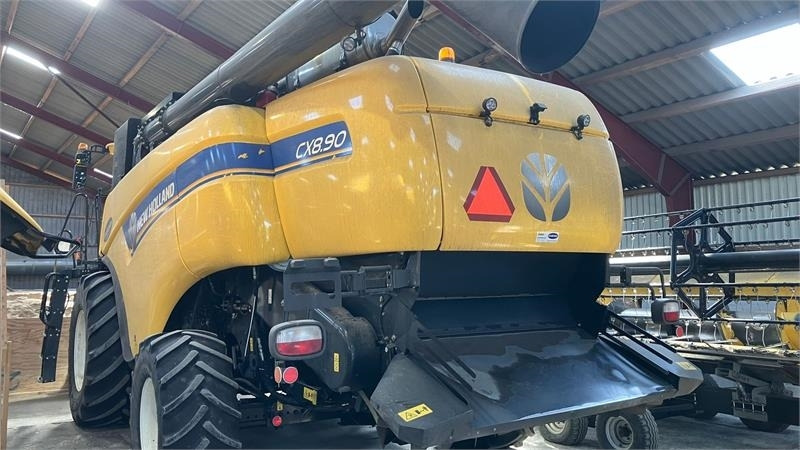 New Holland CX8.90 SLH - Mähdrescher: das Bild 2 New Holland CX8.90 SLH - Mähdrescher: das Bild 2