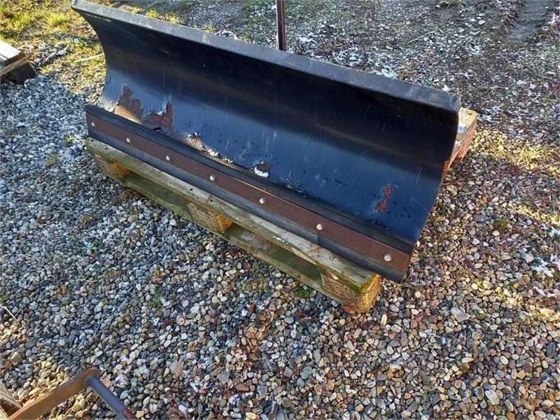 - - - Stiga 120 Cm til Stiga Park. - Schneepflug für Landmaschine: das Bild 1 - - - Stiga 120 Cm til Stiga Park. - Schneepflug für Landmaschine: das Bild 1
