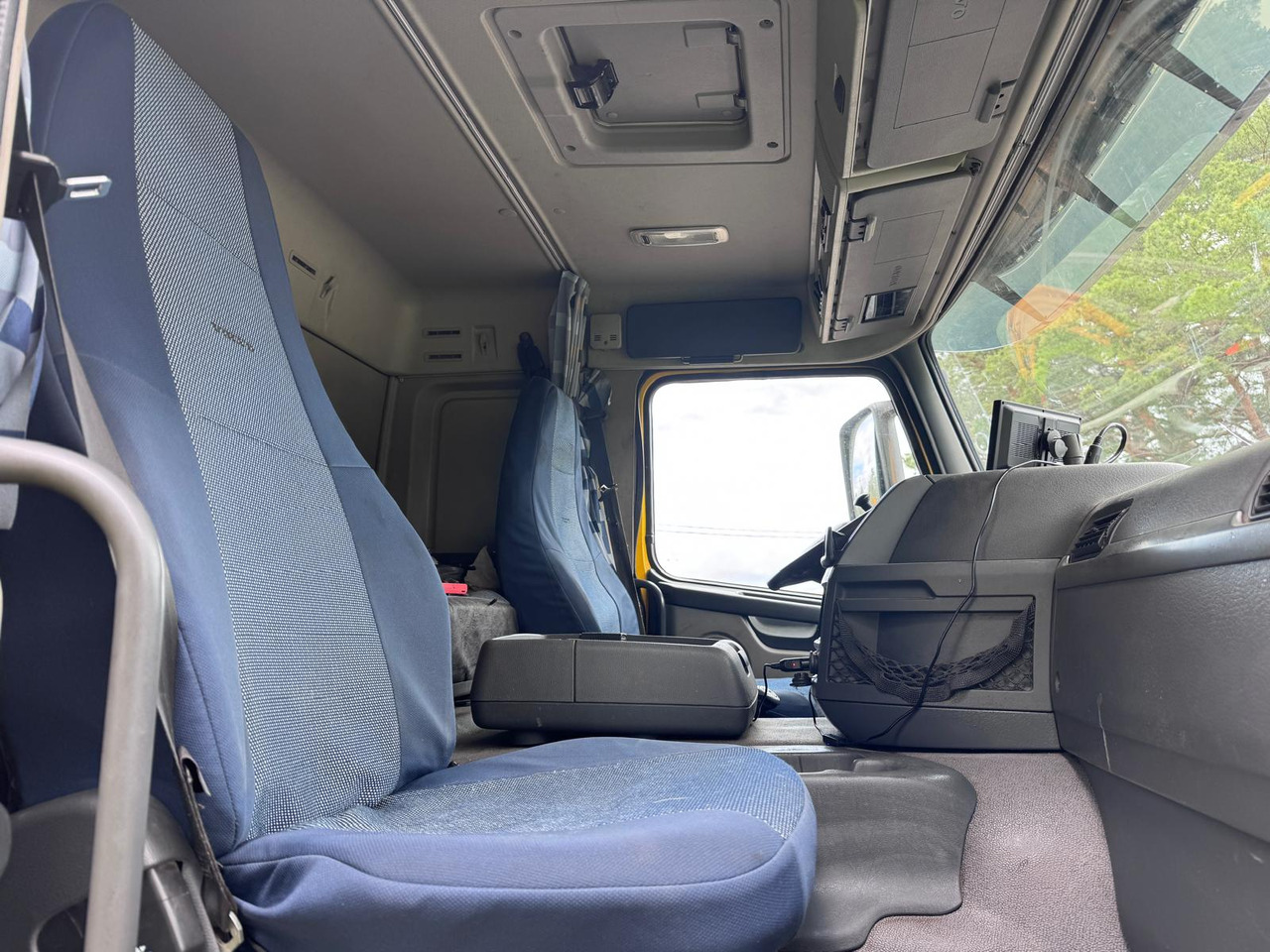 Saug-/ Spülfahrzeug VOLVO FM 460 ADR: das Bild 11