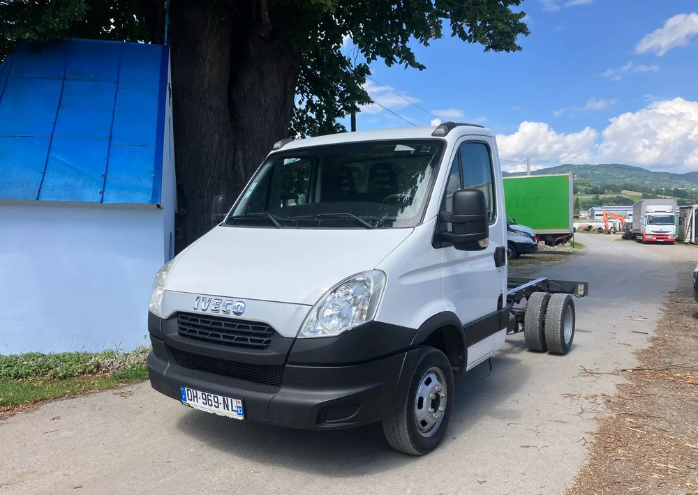 Iveco DAILY 35C13 ramo do zabudowy kiper wywrotka - Fahrgestell LKW: das Bild 1 Iveco DAILY 35C13 ramo do zabudowy kiper wywrotka - Fahrgestell LKW: das Bild 1