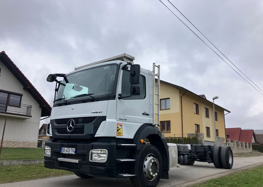 Mercedes-Benz Mercedes Axor 1829 Rama do zabudowy kiper beczka hakowiec laweta - Fahrgestell LKW: das Bild 2 Mercedes-Benz Mercedes Axor 1829 Rama do zabudowy kiper beczka hakowiec laweta - Fahrgestell LKW: das Bild 2