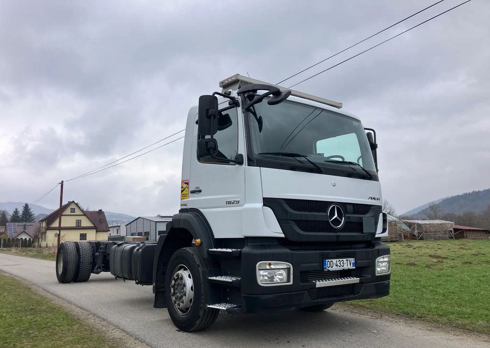Mercedes-Benz Mercedes Axor 1829 Rama do zabudowy kiper beczka hakowiec laweta - Fahrgestell LKW: das Bild 1 Mercedes-Benz Mercedes Axor 1829 Rama do zabudowy kiper beczka hakowiec laweta - Fahrgestell LKW: das Bild 1