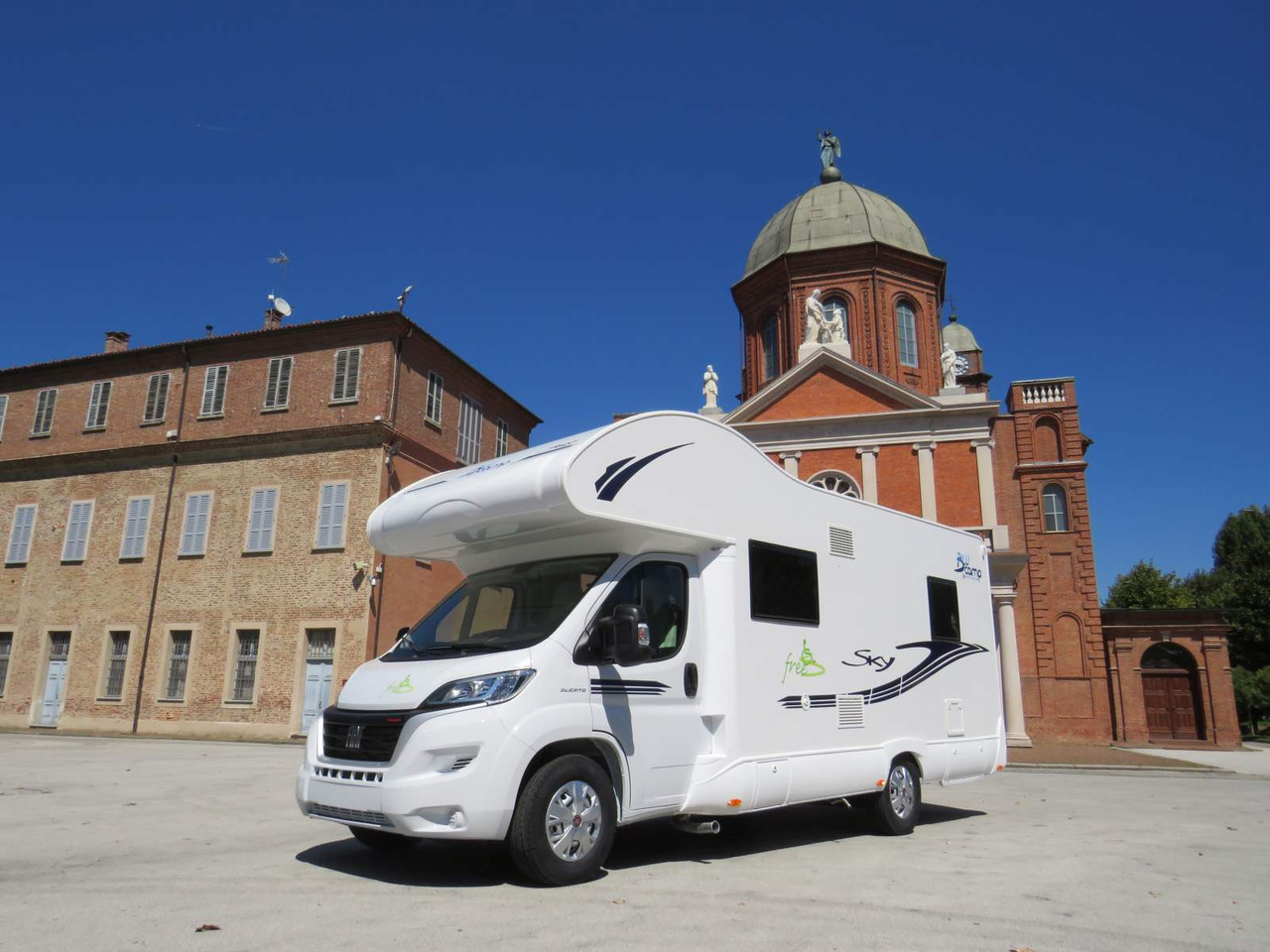 Fiat Ducato RETRACTABLE PLATFORM (300KG CAPACITY) - Alkoven Wohnmobil: das Bild 1 Fiat Ducato RETRACTABLE PLATFORM (300KG CAPACITY) - Alkoven Wohnmobil: das Bild 1