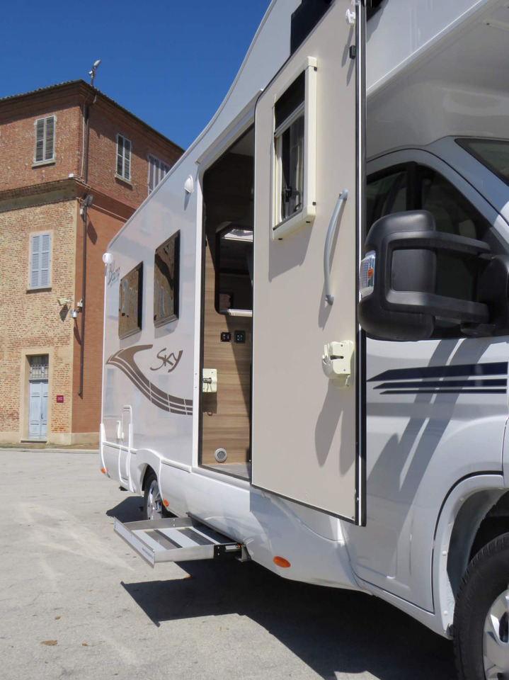 Fiat Ducato RETRACTABLE PLATFORM (300KG CAPACITY) - Alkoven Wohnmobil: das Bild 2 Fiat Ducato RETRACTABLE PLATFORM (300KG CAPACITY) - Alkoven Wohnmobil: das Bild 2