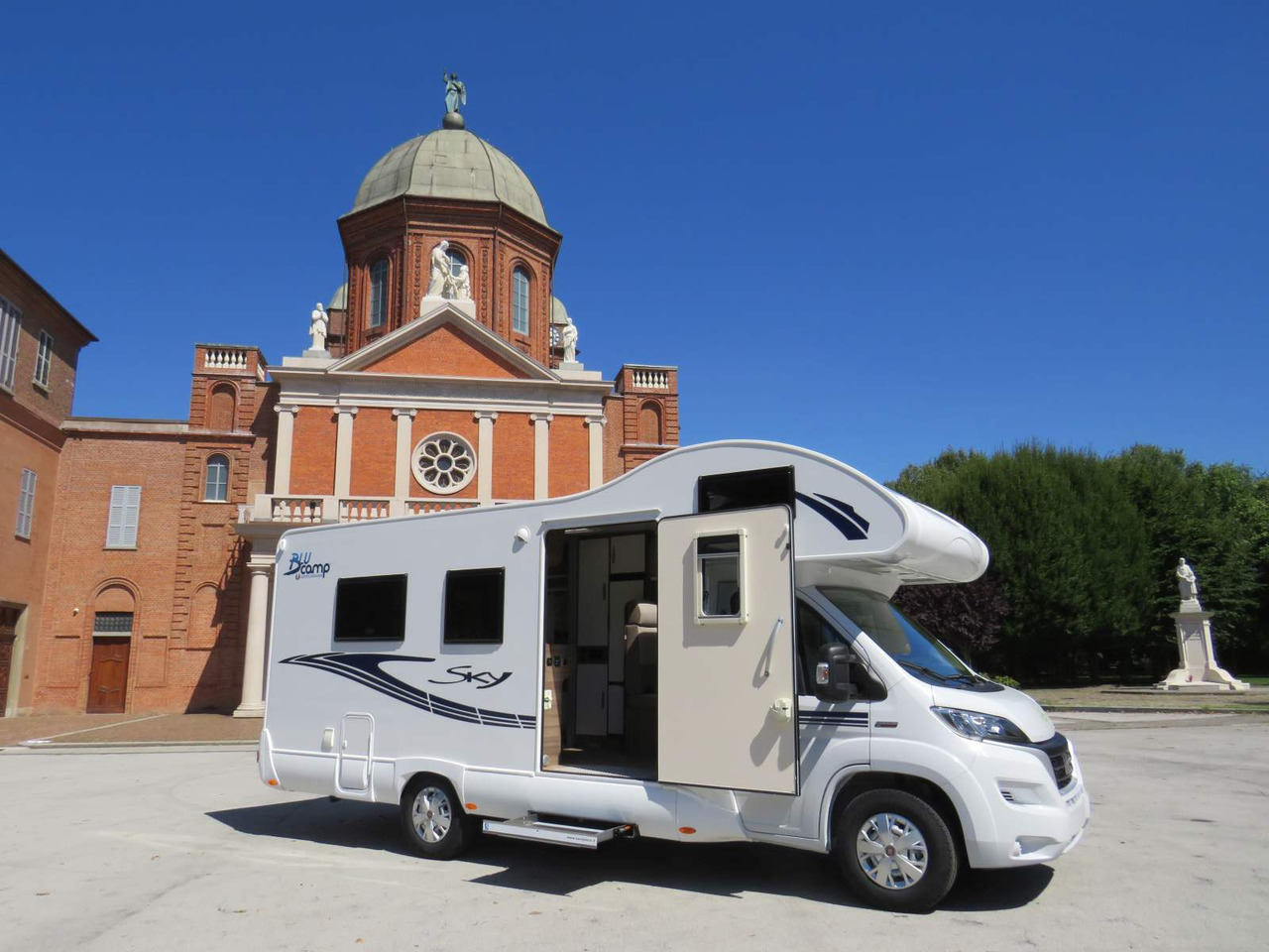 Fiat Ducato RETRACTABLE PLATFORM (300KG CAPACITY) - Alkoven Wohnmobil: das Bild 5 Fiat Ducato RETRACTABLE PLATFORM (300KG CAPACITY) - Alkoven Wohnmobil: das Bild 5