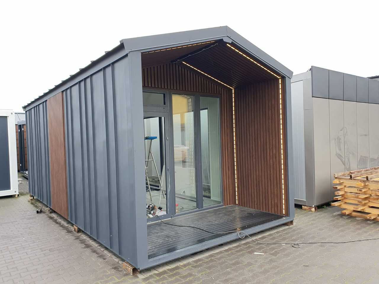 IDEX Premium Commercial Container Unit – Modern, Durable & Ready to Customize! Container with Terrace - Wohncontainer: das Bild 2 IDEX Premium Commercial Container Unit – Modern, Durable & Ready to Customize! Container with Terrace - Wohncontainer: das Bild 2
