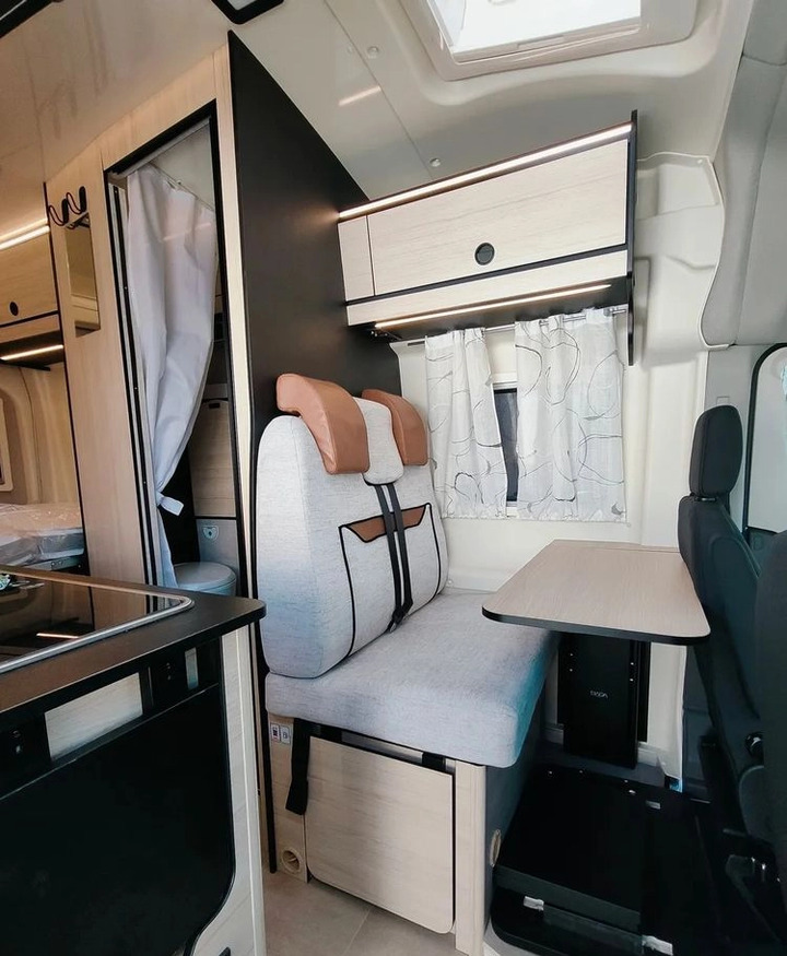 FORD Rimor NEW Ford Van 238 Truma Diesel Roller Shutters Remis AUTOMAT - Leasing FORD Rimor NEW Ford Van 238 Truma Diesel Roller Shutters Remis AUTOMAT: das Bild 12