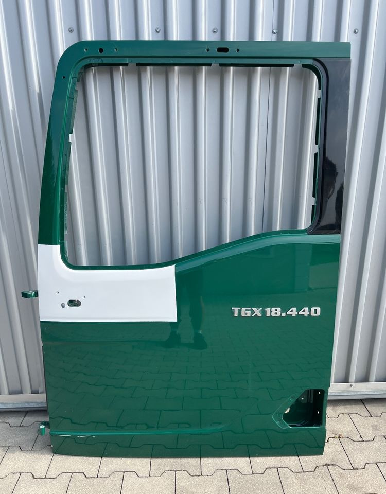 Drzwi lewe MAN TGX TG3 drzwi kierowcy nowy model - Tür und Teile für LKW: das Bild 1 Drzwi lewe MAN TGX TG3 drzwi kierowcy nowy model - Tür und Teile für LKW: das Bild 1