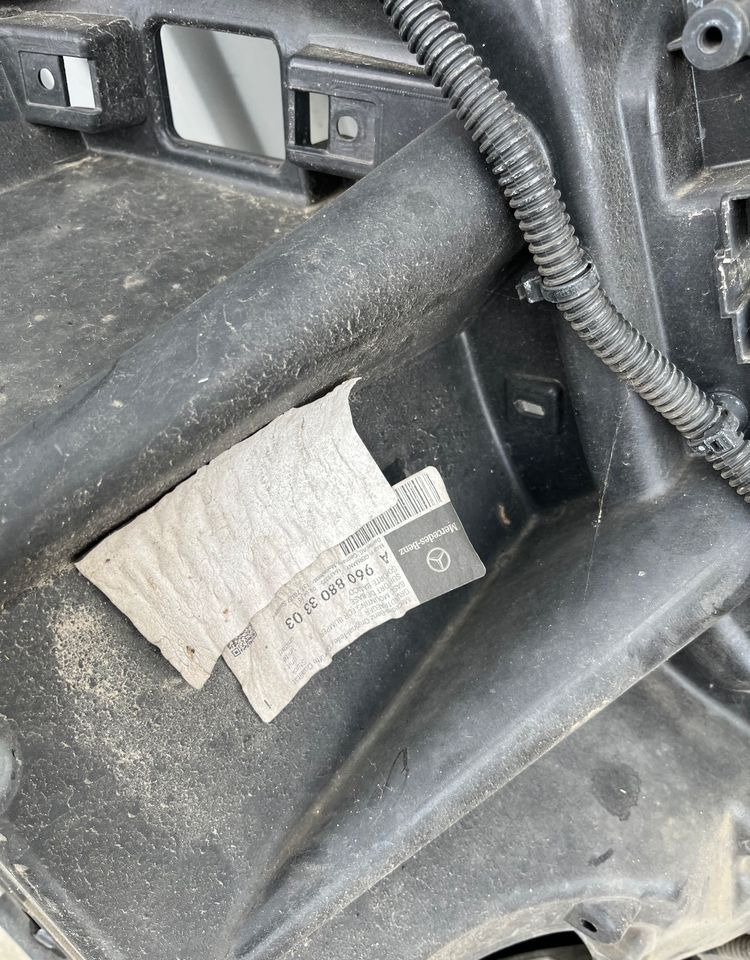 Narożnik zderzaka Mercedes Actros MP4 lampa garnek obudowa halogen - Stoßstangenecke für LKW: das Bild 3 Narożnik zderzaka Mercedes Actros MP4 lampa garnek obudowa halogen - Stoßstangenecke für LKW: das Bild 3