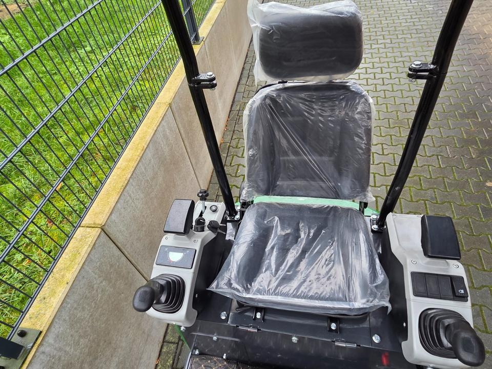 Black Friday Minibagger 1,4t Schnellwechsler 18,5 KW Löffelpaket - Minibagger: das Bild 3 Black Friday Minibagger 1,4t Schnellwechsler 18,5 KW Löffelpaket - Minibagger: das Bild 3