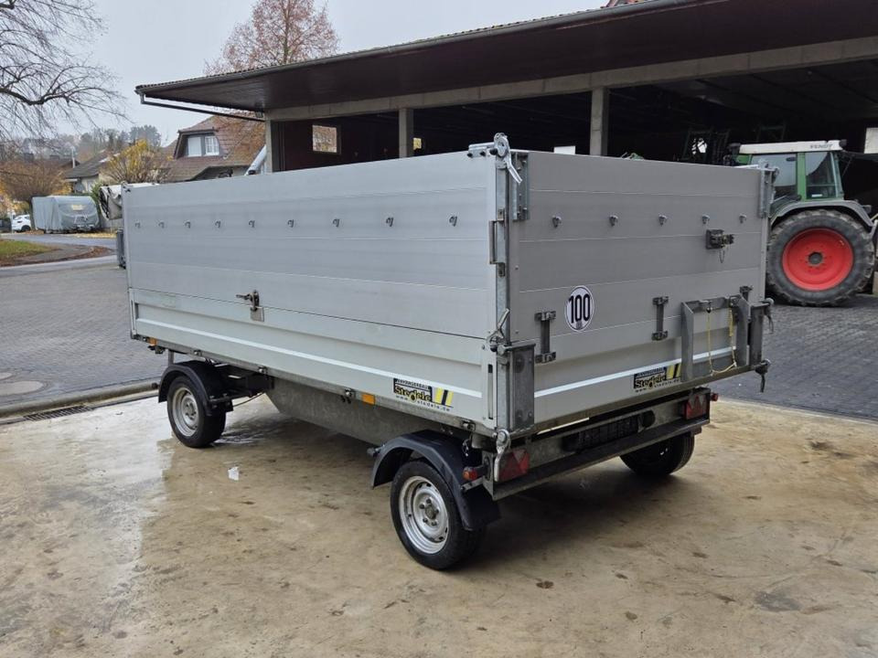 PKW-Anhänger Drehschemel Dreiseitenkipper 3,5t - Kipper Anhänger: das Bild 4 PKW-Anhänger Drehschemel Dreiseitenkipper 3,5t - Kipper Anhänger: das Bild 4