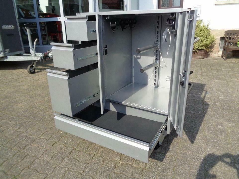 Turnierschrank fahrbar NEU pulverbeschichtet abschließbar - Werkzeug/ Gerät: das Bild 3 Turnierschrank fahrbar NEU pulverbeschichtet abschließbar - Werkzeug/ Gerät: das Bild 3