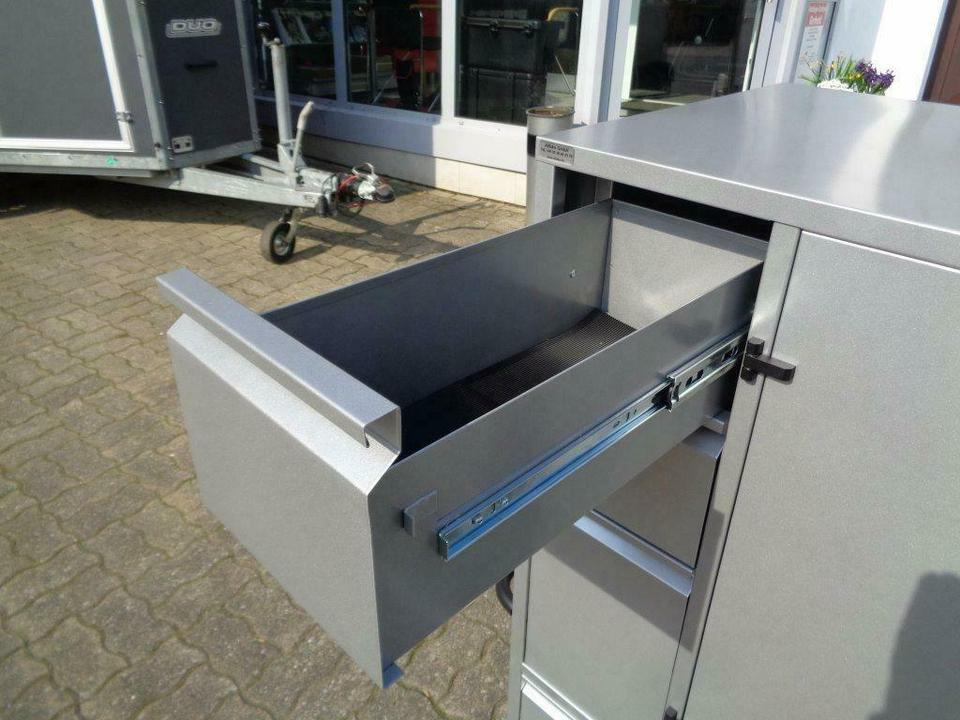 Turnierschrank fahrbar NEU pulverbeschichtet abschließbar - Werkzeug/ Gerät: das Bild 2 Turnierschrank fahrbar NEU pulverbeschichtet abschließbar - Werkzeug/ Gerät: das Bild 2
