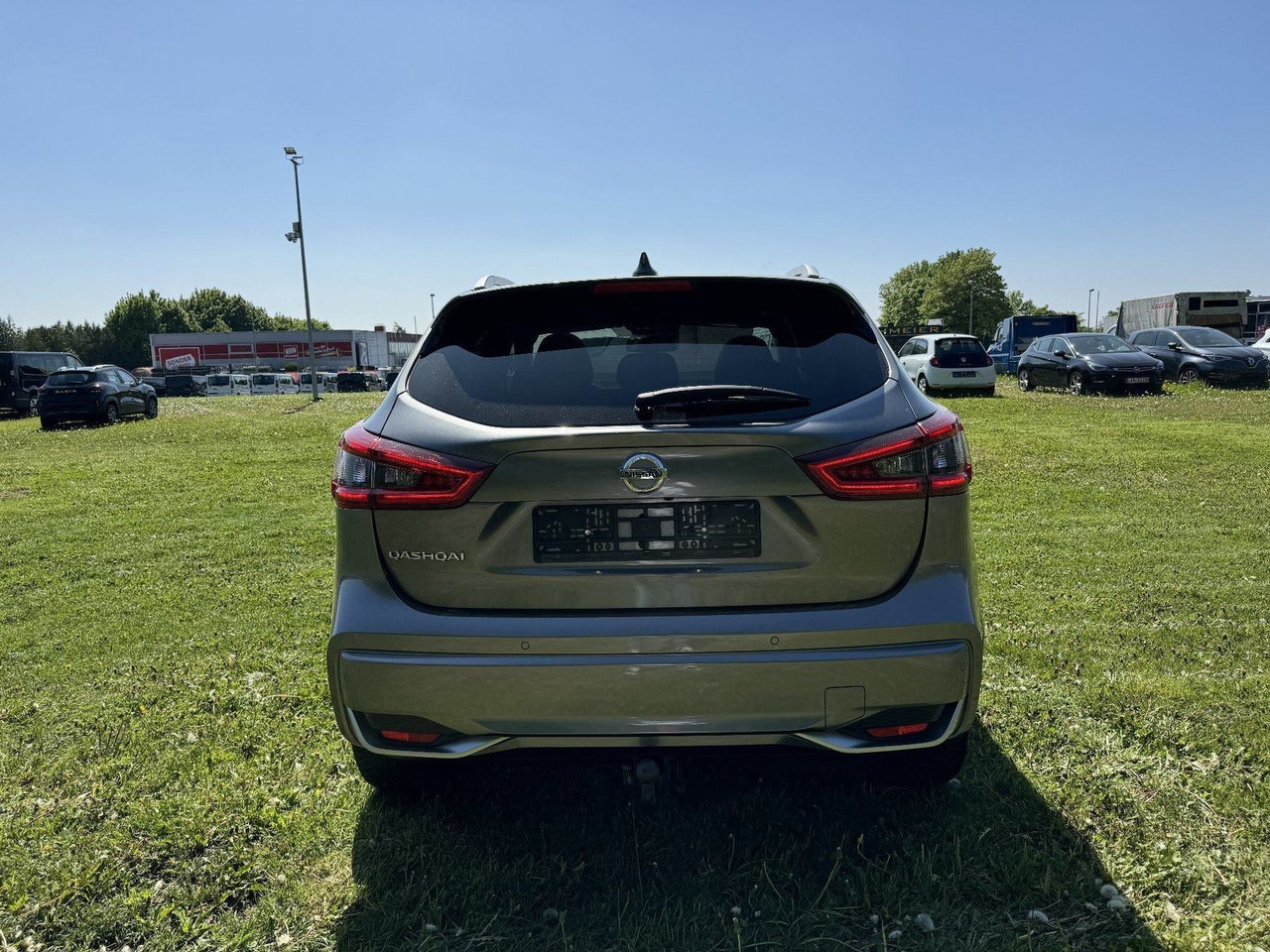 Nissan Qashqai 1.7 dCi N-Connecta 4x4 ALLRAD AUTOMATIK - SUV/ Geländewagen: das Bild 4 Nissan Qashqai 1.7 dCi N-Connecta 4x4 ALLRAD AUTOMATIK - SUV/ Geländewagen: das Bild 4