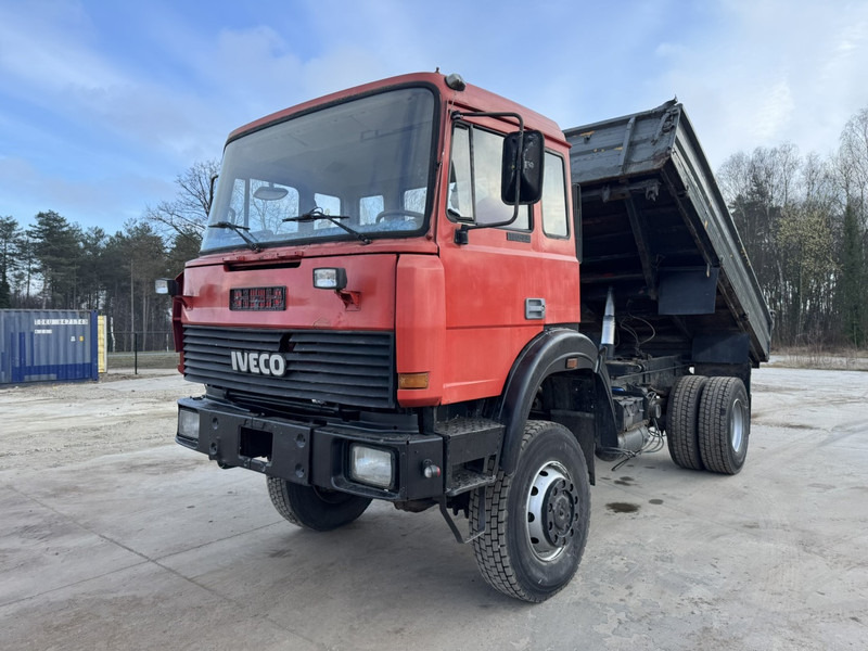 Iveco Magirus 180-23 (GRAND PONT / 4X4 / LAMES / POMPE MANUELLE) - Kipper: das Bild 1 Iveco Magirus 180-23 (GRAND PONT / 4X4 / LAMES / POMPE MANUELLE) - Kipper: das Bild 1