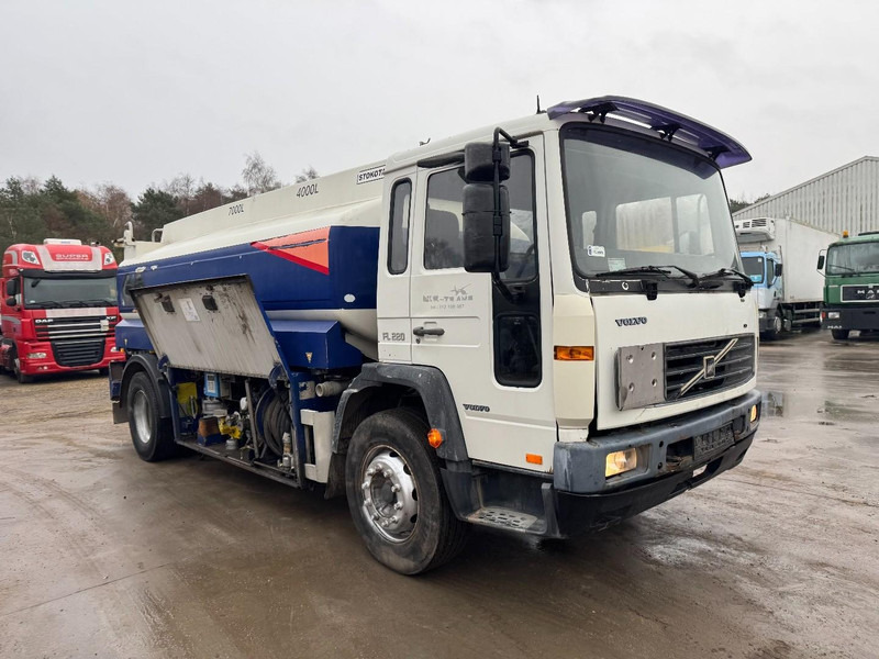 Volvo FL 6 - 220 (11000 L / 2 COMPARTMENTS / 18 TON / MANUAL GEARBOX / PERFECT) - Tankwagen: das Bild 3 Volvo FL 6 - 220 (11000 L / 2 COMPARTMENTS / 18 TON / MANUAL GEARBOX / PERFECT) - Tankwagen: das Bild 3