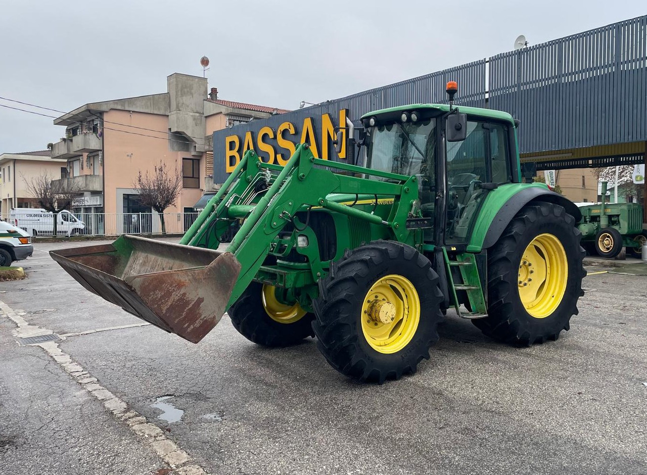 JOHN DEERE 6420 S - Traktor: das Bild 1 JOHN DEERE 6420 S - Traktor: das Bild 1