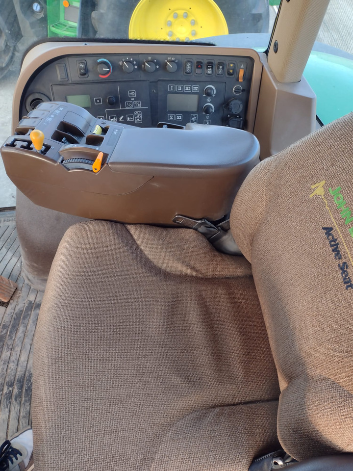 JOHN DEERE 8230 - Traktor: das Bild 5 JOHN DEERE 8230 - Traktor: das Bild 5