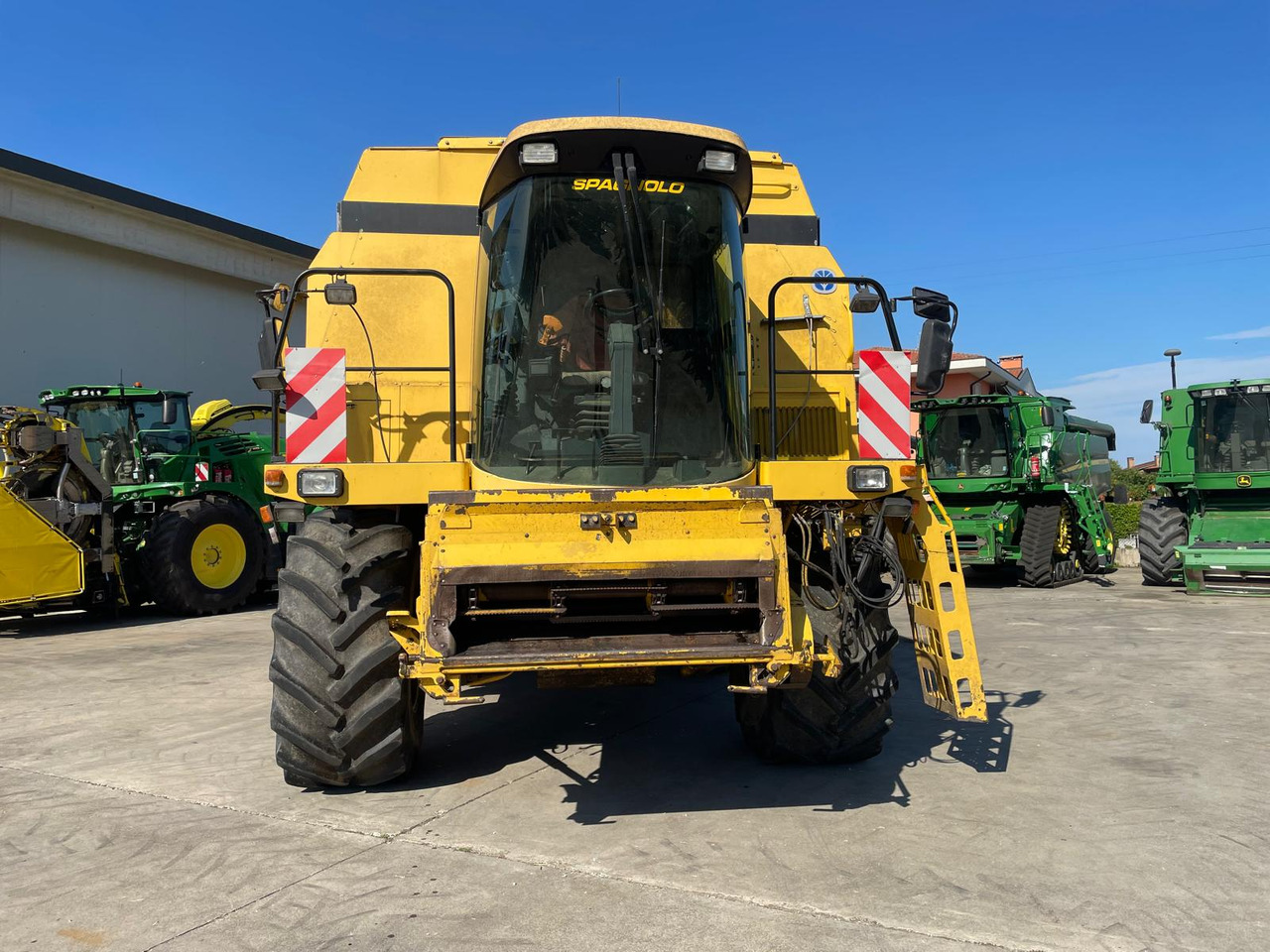 NEW HOLLAND MIETITREBBIA TF 78 - Mähdrescher: das Bild 2 NEW HOLLAND MIETITREBBIA TF 78 - Mähdrescher: das Bild 2