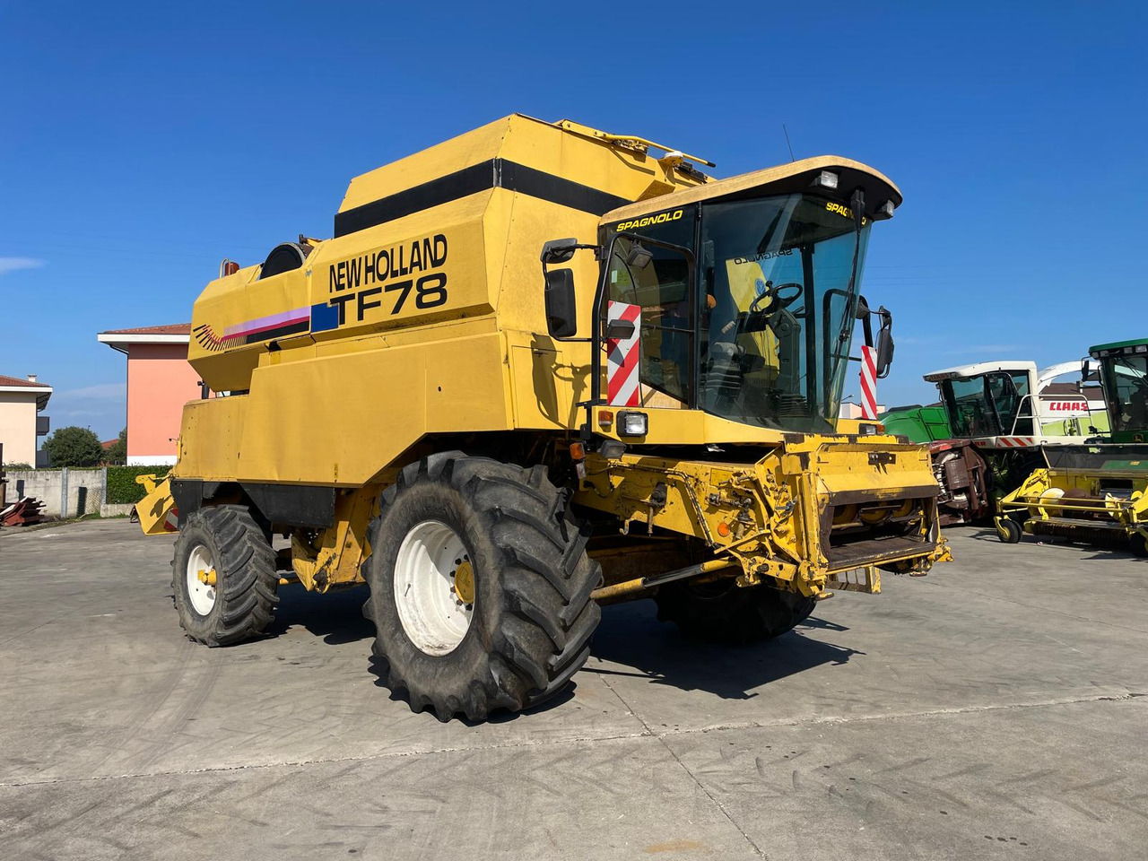 NEW HOLLAND MIETITREBBIA TF 78 - Mähdrescher: das Bild 3 NEW HOLLAND MIETITREBBIA TF 78 - Mähdrescher: das Bild 3