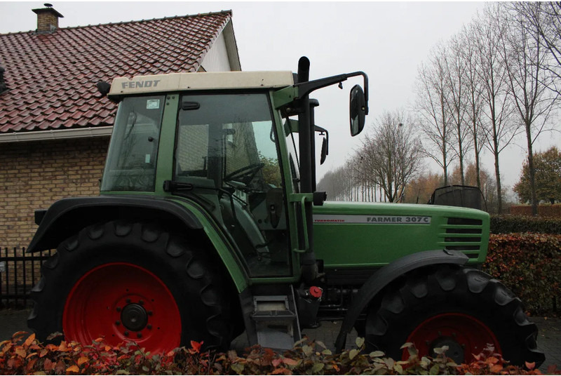 Fendt Farmer 307 C - Traktor: das Bild 2 Fendt Farmer 307 C - Traktor: das Bild 2