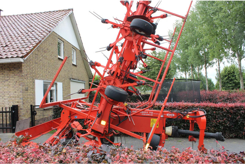 Kuhn GF10601 TO - Heuwender/ Wenderechen: das Bild 2 Kuhn GF10601 TO - Heuwender/ Wenderechen: das Bild 2