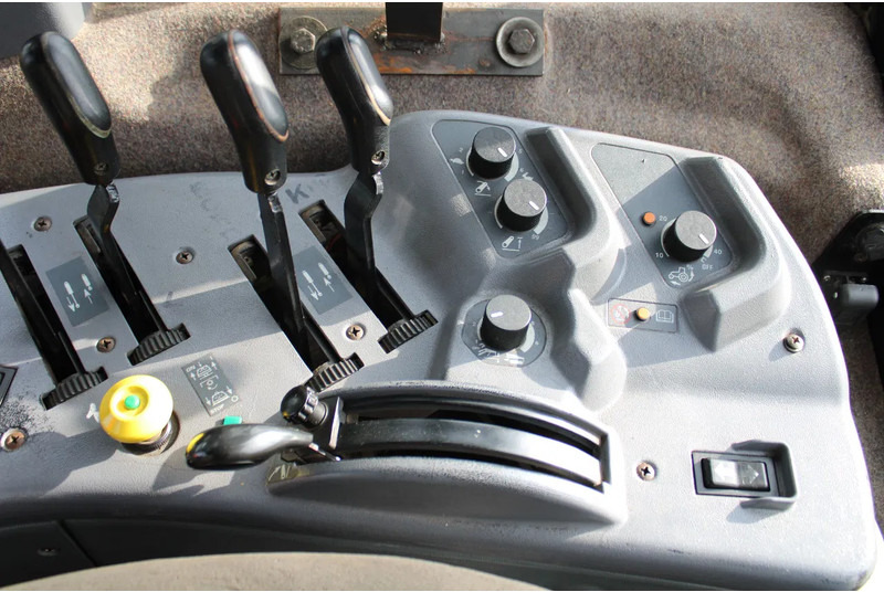 Traktor New Holland G 190: das Bild 17