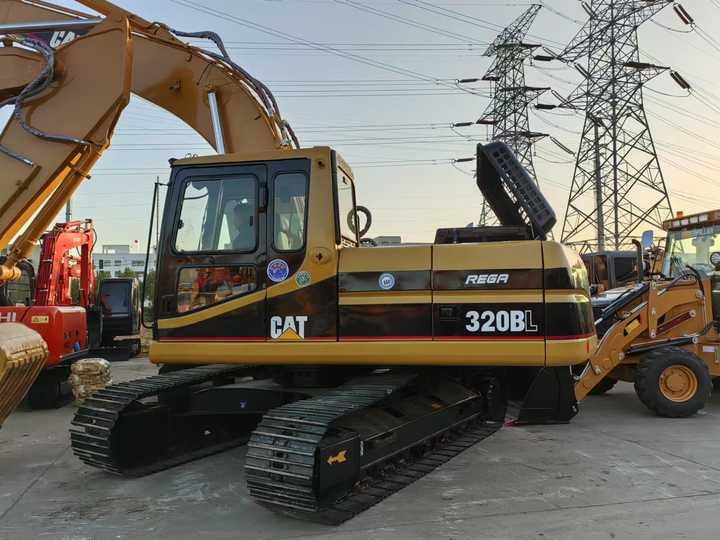 Used Cat Excavator Japan 20 Tons Digger Machinery Caterpillar CAT 320BL for Sale Cat 320B 320BL 320C 320D 320CL 320DL in Stock - Bagger: das Bild 4 Used Cat Excavator Japan 20 Tons Digger Machinery Caterpillar CAT 320BL for Sale Cat 320B 320BL 320C 320D 320CL 320DL in Stock - Bagger: das Bild 4