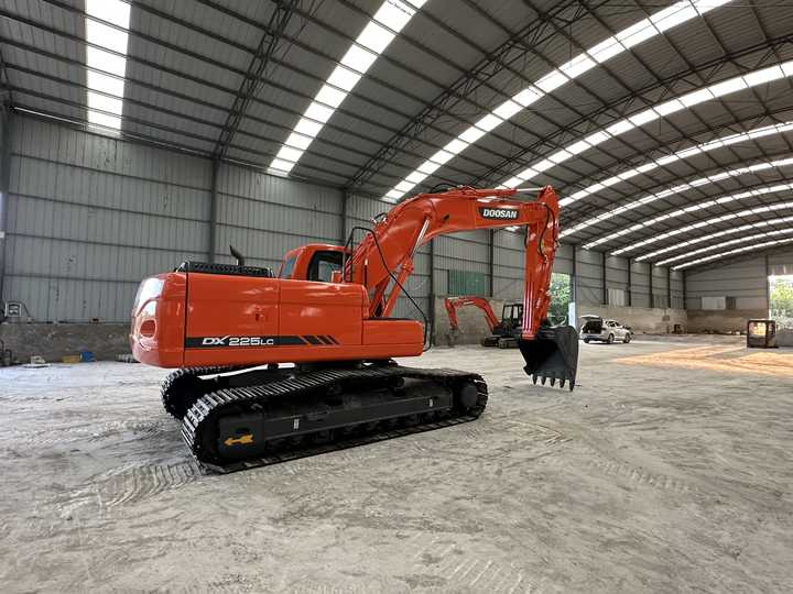 Used Digger Doosan DX225LC-9T Construction Machinery Construction Digger Used Doosan DX225LC-9T Cheap Excavator - Kettenbagger: das Bild 5 Used Digger Doosan DX225LC-9T Construction Machinery Construction Digger Used Doosan DX225LC-9T Cheap Excavator - Kettenbagger: das Bild 5