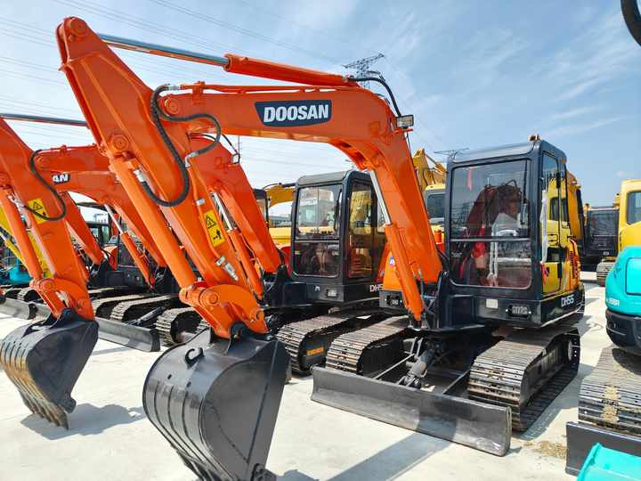Used Digger Doosan Dh55 Construction Machinery Construction Digger Used Doosan Dh55 Cheap Excavator - Kettenbagger: das Bild 3 Used Digger Doosan Dh55 Construction Machinery Construction Digger Used Doosan Dh55 Cheap Excavator - Kettenbagger: das Bild 3