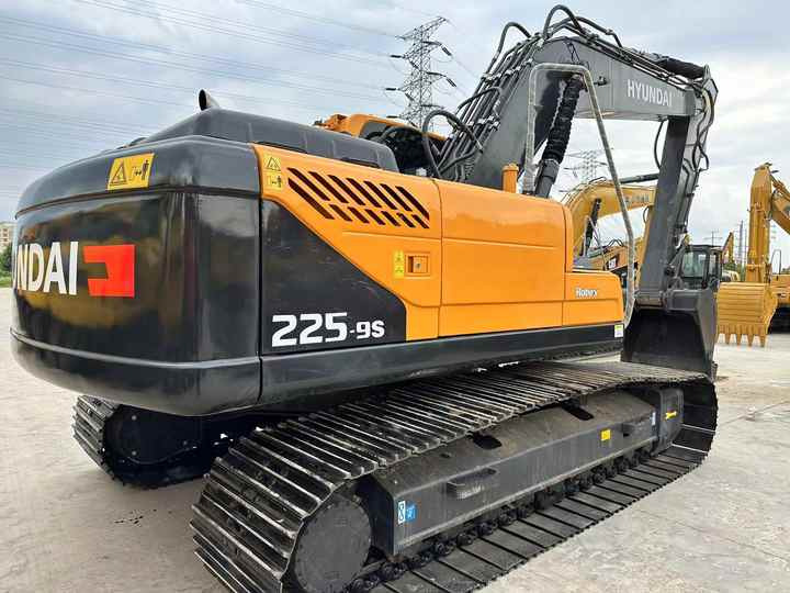 Used Hyundai 225LC-9S Hydraulic Excavator with Excellent Performance 90% New hyundai 225 Crawler Excavator for Sale - Bagger: das Bild 2 Used Hyundai 225LC-9S Hydraulic Excavator with Excellent Performance 90% New hyundai 225 Crawler Excavator for Sale - Bagger: das Bild 2