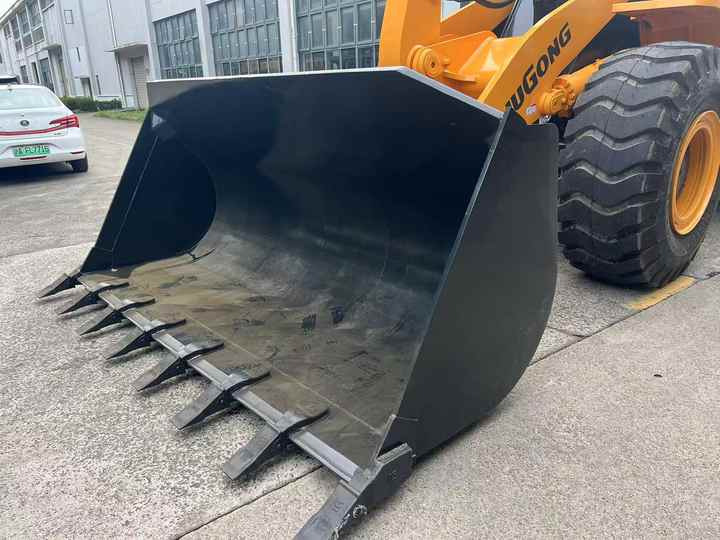 Used LIUGONG 856H wheel in Good Condition for sale 90%new uesd Loader liugong 856h Used Loader For Sale - Radlader: das Bild 4 Used LIUGONG 856H wheel in Good Condition for sale 90%new uesd Loader liugong 856h Used Loader For Sale - Radlader: das Bild 4