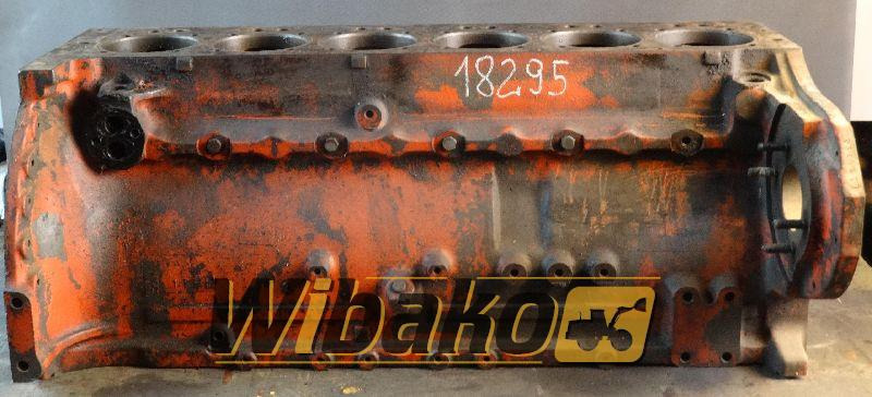 Crankcase for engine Deutz F6L912 04156224 - Kurbelgehäuse für Baumaschine: das Bild 1 Crankcase for engine Deutz F6L912 04156224 - Kurbelgehäuse für Baumaschine: das Bild 1