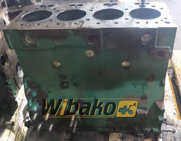 Crankcase for engine Perkins 1004-40TA 3711D02A/7 - Kurbelgehäuse für Baumaschine: das Bild 1 Crankcase for engine Perkins 1004-40TA 3711D02A/7 - Kurbelgehäuse für Baumaschine: das Bild 1