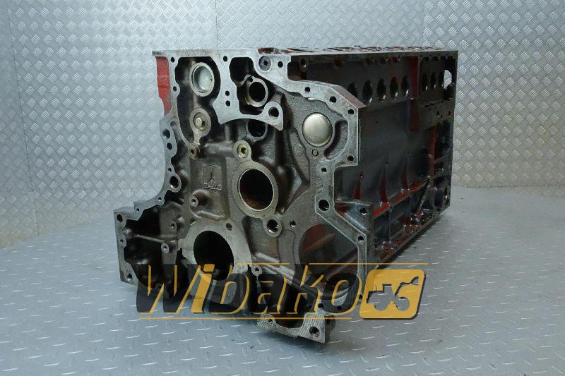 Crankcase for engine Volvo D7D 04282826 - Kurbelgehäuse für Baumaschine: das Bild 1 Crankcase for engine Volvo D7D 04282826 - Kurbelgehäuse für Baumaschine: das Bild 1