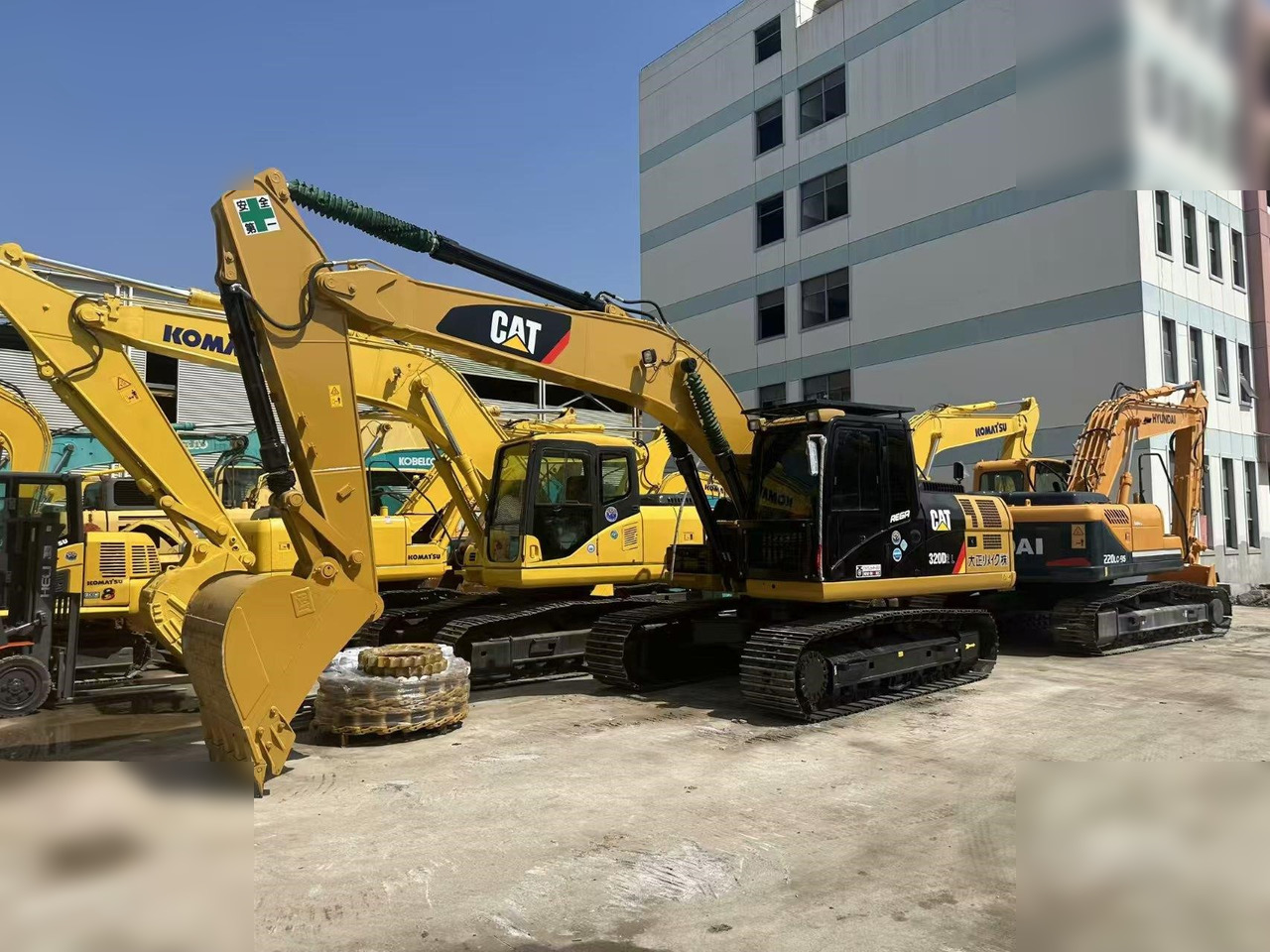 CATERPILLAR 320D2L - Kettenbagger: das Bild 4 CATERPILLAR 320D2L - Kettenbagger: das Bild 4