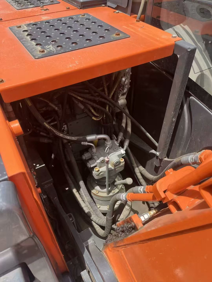 HITACHI ZX130 - Kettenbagger: das Bild 3 HITACHI ZX130 - Kettenbagger: das Bild 3