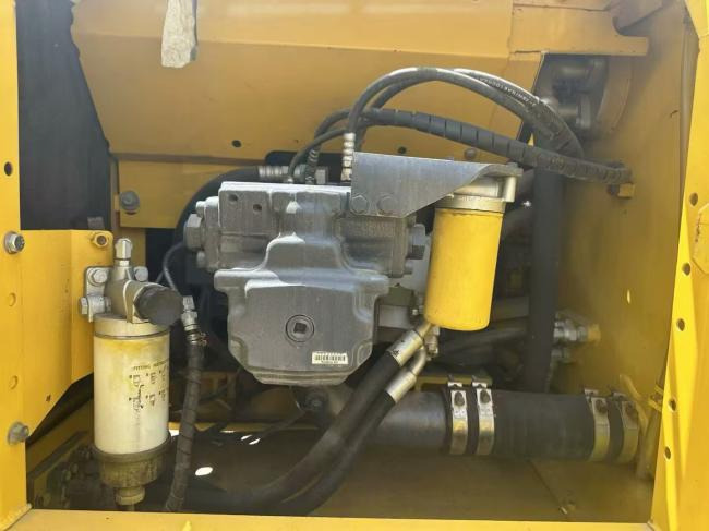 KOMATSU 200-8 - Kettenbagger: das Bild 3 KOMATSU 200-8 - Kettenbagger: das Bild 3