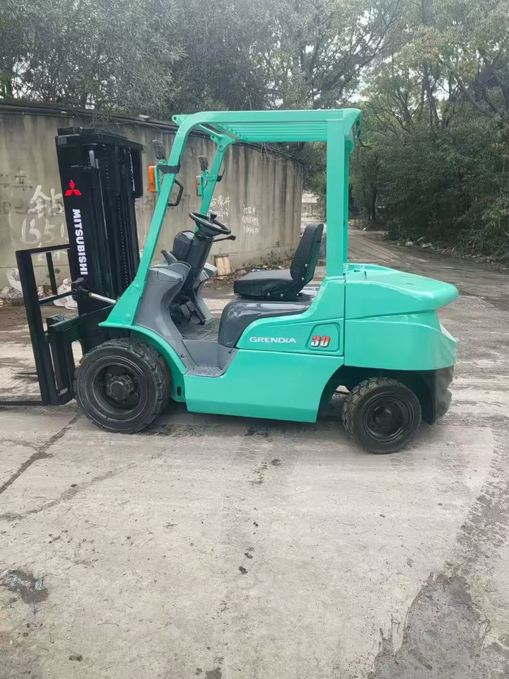 MITSUBISHI 3-ton - Teleskopmastbühne: das Bild 4 MITSUBISHI 3-ton - Teleskopmastbühne: das Bild 4