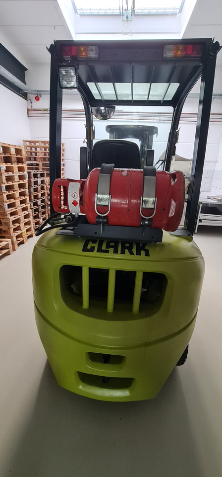 CLARK GTX 25L - Treibgasstapler: das Bild 3 CLARK GTX 25L - Treibgasstapler: das Bild 3