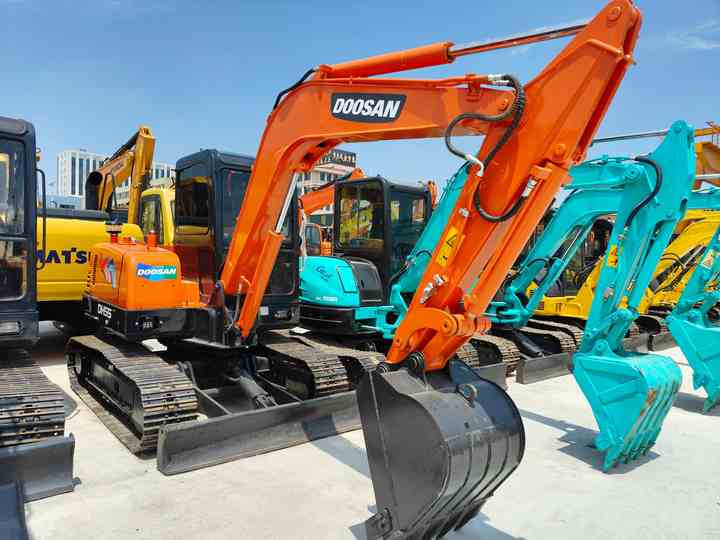 Minibagger 90% New Mini Excavator Doosan DH55, 5-Ton Mini Used Doosan Excavator with Low Price and Good Quality: das Bild 6