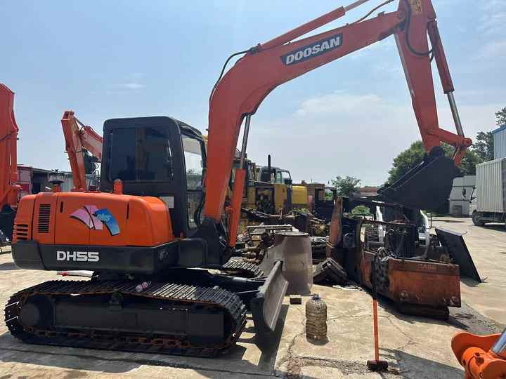 90% New Mini Excavator Doosan DH55 Second-hand Excavator 5 Ton Mini Used Excavator for Sale in Low Price - Minibagger: das Bild 4 90% New Mini Excavator Doosan DH55 Second-hand Excavator 5 Ton Mini Used Excavator for Sale in Low Price - Minibagger: das Bild 4